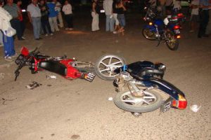 Choque entre dos motos en Alberdi y Sarmiento - imagen ilustrativa