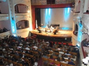 Gala por la revolución de mayo en el teatro