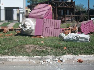 monumento caido