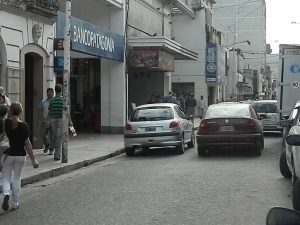 Caos de Transito en el Centro Nicoleño 110