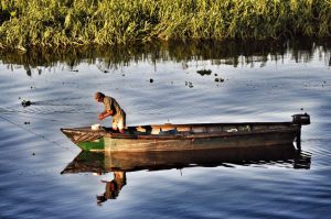 01 - Germán Aranda -  Pescando en mi reflejo